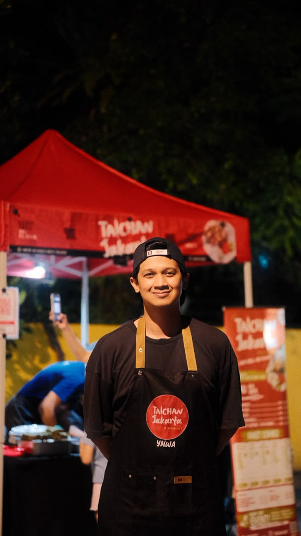 Taichan Jakarta crew member YNWA at the stall